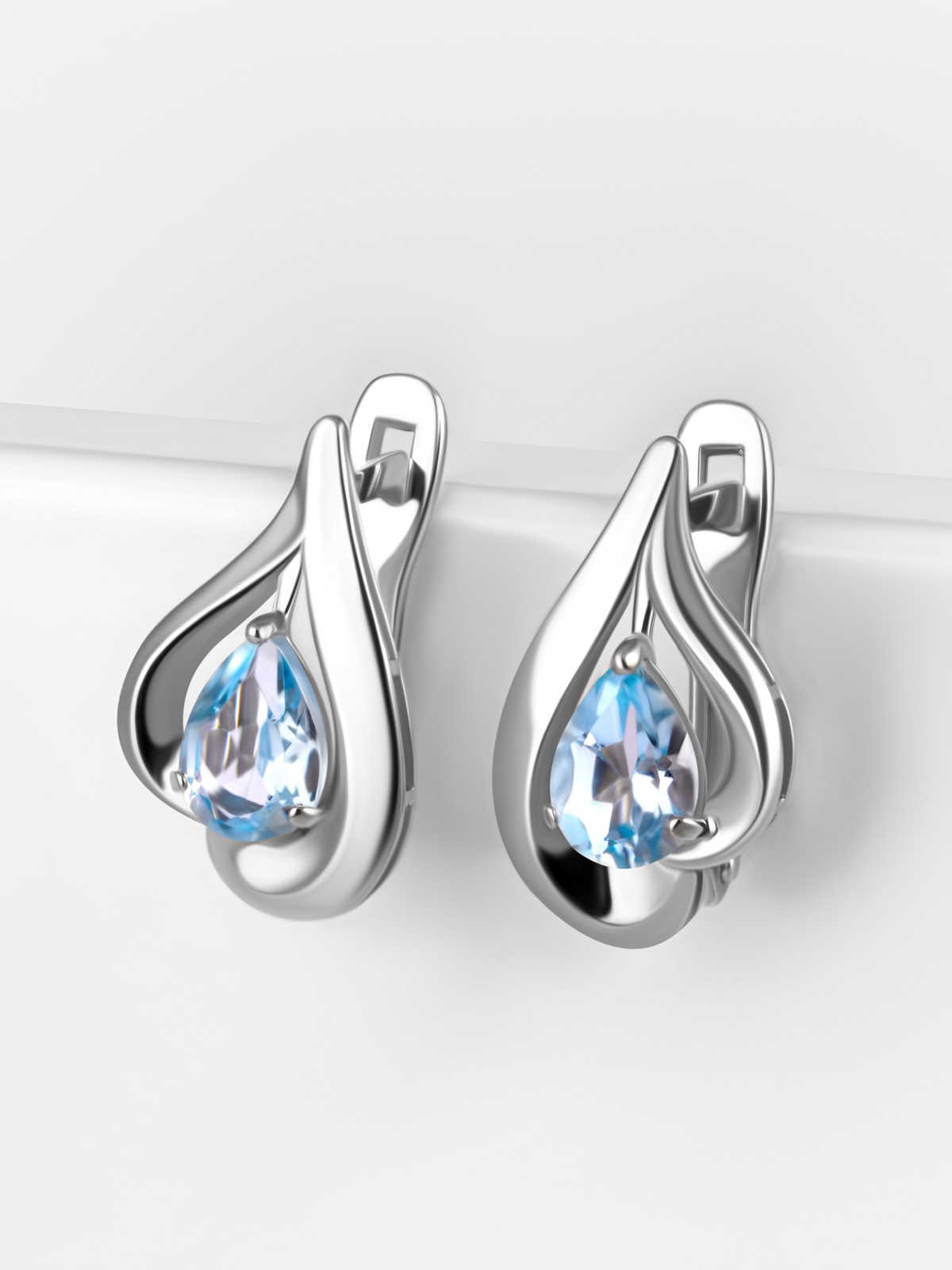 Серьги серебряные 925 пробы с голубым топазом Sky Blue